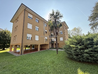 Foto Appartamento in Via Molinello, Missaglia Centro di 130 m² con 4 locali