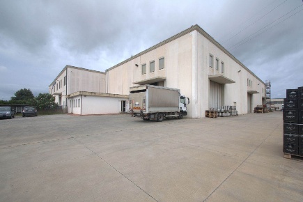 Foto Capannone industriale a Campiglia Marittima di 1380 m² in vendita