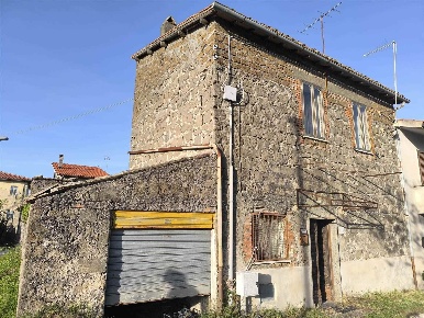 Foto Rustico a Montefiascone Zepponami di 100 m² con 7 locali in vendita