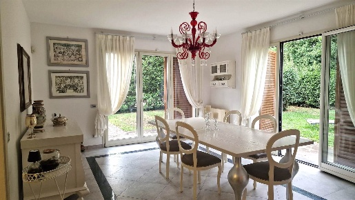 Foto Villa unifamiliare in Via del Gelsomino, Campi Bisenzio Centro