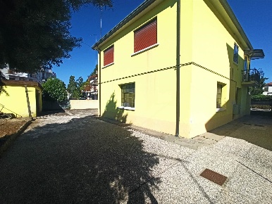 Foto Case semi ndipendenti a Spinea Spinea Orgnano di 219 m² con 8 locali