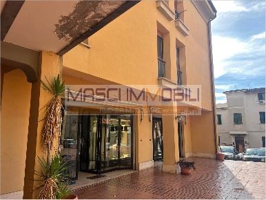 Foto Negozio in Via A. Gramsci  16, Fiano Romano di 100 m² con 1 locali