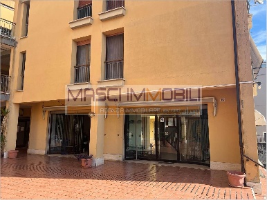Foto Negozio in Via A. Gramsci  16, Fiano Romano di 100 m² con 1 locali
