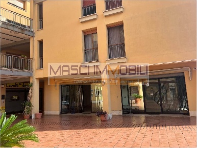 Foto Negozio in Via A. Gramsci  16, Fiano Romano di 100 m² con 1 locali