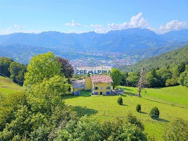 Foto Rustico in Loc Poiana, Peia di 298 m² con 7 locali in vendita