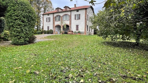 Foto Villa unifamiliare a Correzzana Centro di 1050 m² con 10 locali