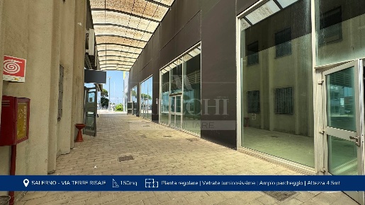 Foto Negozio a Salerno Zona Industriale - San Leonardo di 150 m² in affitto