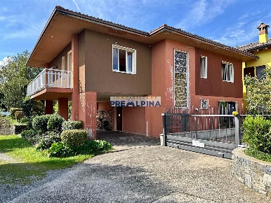 Foto Casa indipendente in Via Monte Beio 30, Leffe di 120 m² con 4 locali