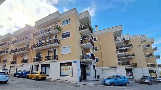 Foto Negozio in Via Papa Paolo VI 10, Castellana Grotte Castellana di 55 m²