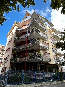 Foto Appartamento in viale GIULIO CESARE, Novara Sacro Cuore di 125 m²