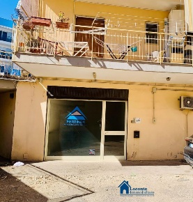 Foto Locale commerciale a Capurso di 180 m² con 1 locali in vendita