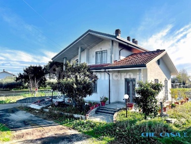 Foto Villa unifamiliare a Rimini Casalecchio di 195 m² con 5 locali