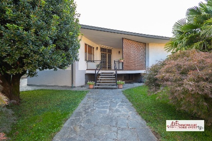 Foto Villa unifamiliare in Via Trieste, Albairate Centro di 250 m²