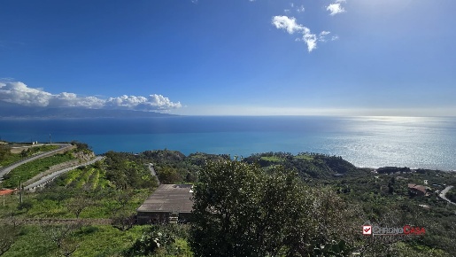 Foto Appartamento in Ali' superiore, Messina di 136 m² con 4 locali