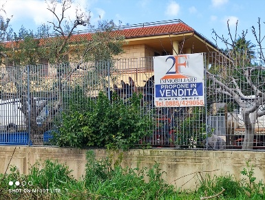 Foto Capannone industriale a Cerignola Centro con 10 locali in vendita