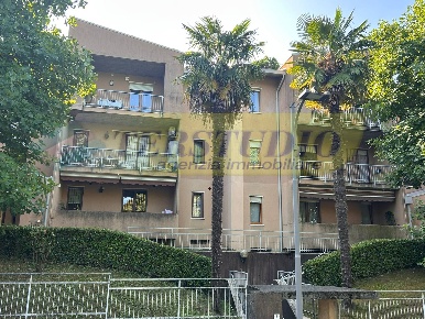 Foto Appartamento in Via Roma, Paderno d'Adda di 110 m² con 3 locali