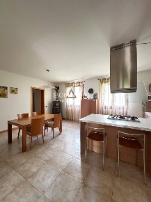 Foto Villa unifamiliare in via Monte Grappa, Camposampiero Centro di 390 m²