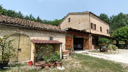 Foto Casa indipendente in Contrada Montalbano, Macerata di 380 m²