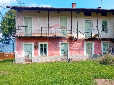 Foto Rustico in Via Lisciacca, Luino di 88 m² con 4 locali in vendita