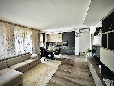 Foto Appartamento in Via F.lli Zoia, Milano di 101 m² con 3 locali