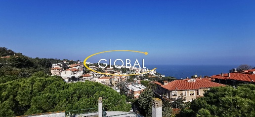 Foto Attico a Ancona Pietralacroce di 377 m² con 10 locali in vendita