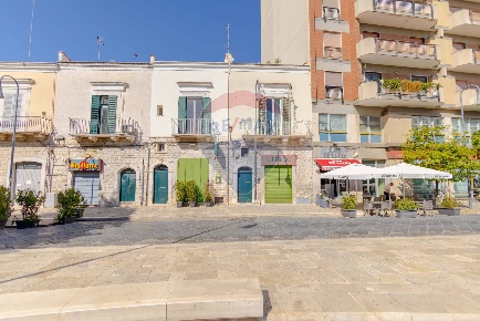 Foto Casa indipendente in Piazza Vittorio Emanuele II, Andria di 169 m²