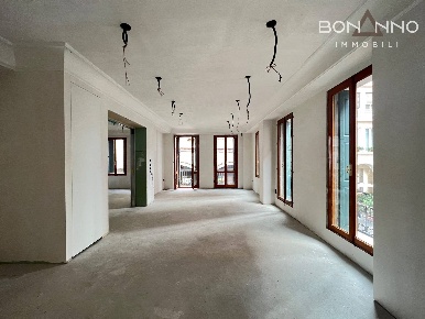 Foto Appartamento in Via Pescatori, Treviso Piazza dei Signori di 160 m²