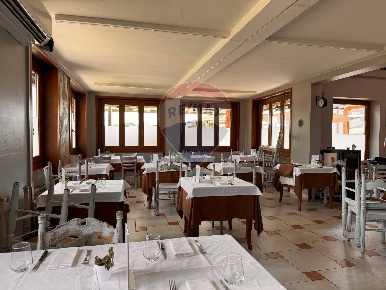 Foto Locale commerciale in via per orio, Invorio Centro di 144 m²