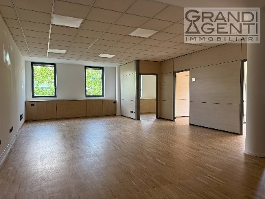 Foto Ufficio in Via Monte Baldo, Villafranca di Verona di 170 m² in vendita