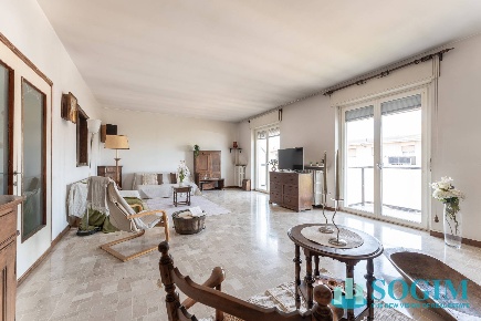 Foto Attico in Via Martin Lutero, Milano Precotto di 248 m² con 6 locali