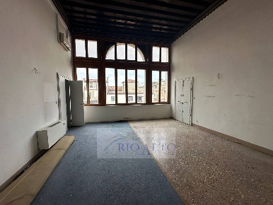 Foto Ufficio a Venezia San Marco di 360 m² con 15 locali in affitto