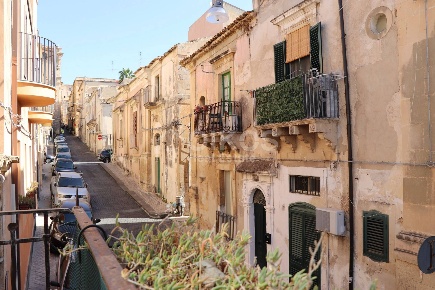 Foto Casa indipendente in via arnaldo da brescia, Noto Centro di 140 m²