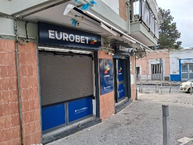 Foto Attività commerciale in Via Del Maratoneta, Napoli Soccavo di 50 m²