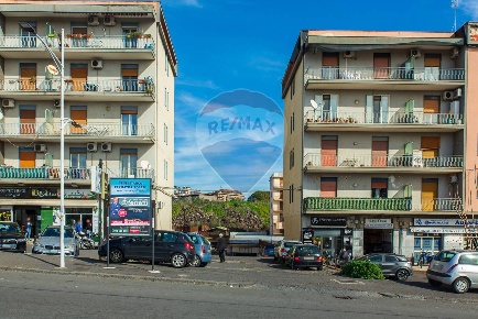 Foto Locale commerciale in corso indipendenza, Catania di 1080 m²