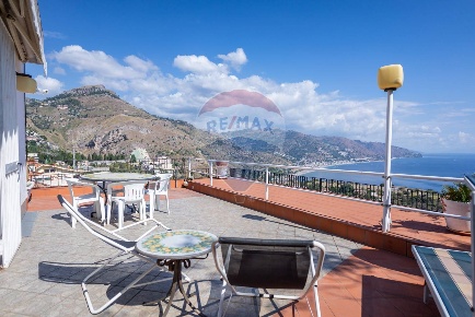 Foto Appartamento in via Guardiole vecchia, Taormina Centro di 60 m²