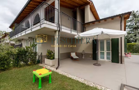 Foto Appartamento in Via Benaco, Peschiera del Garda Centro di 100 m²