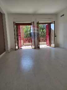 Foto Appartamento in Via Firenze, Aci Castello Centro di 92 m² con 5 locali