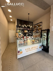 Foto Attività commerciale in Piazza Della Rinascita, Pescara di 40 m²