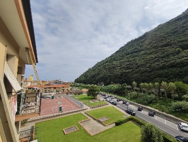 Foto Appartamento in Via Dante, Finale Ligure Centro di 76 m² con 2 locali