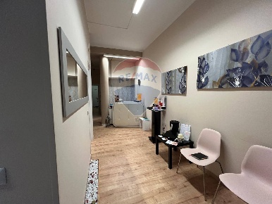 Foto Attività commerciale in Via G.B. Orizio, Pontoglio di 85 m² in vendita