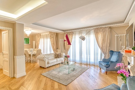 Foto Villa bifamiliare a Avellino di 300 m² con 8 locali in vendita