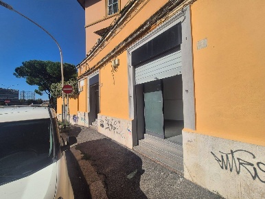 Foto Locale commerciale in Vicolo Della Garbatella, Roma Garbatella