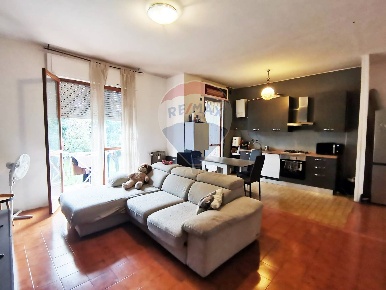 Foto Appartamento in Via Vittorio Veneto, Presezzo di 90 m² con 3 locali