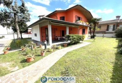 Foto Villa singola a Orzivecchi Centro di 284 m² con 7 locali in vendita