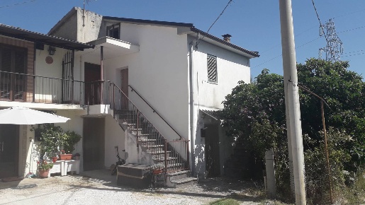 Foto Casa indipendente in Via Cugnoli, Turrivalignani Cugnoli di 150 m²