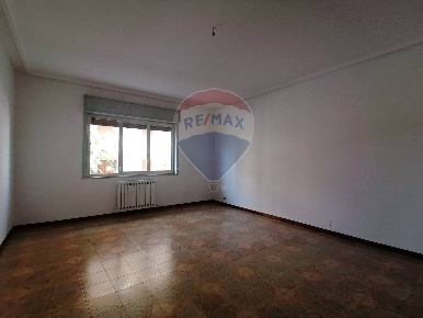 Foto Appartamento in via Righi, Comiso Centro di 165 m² con 8 locali