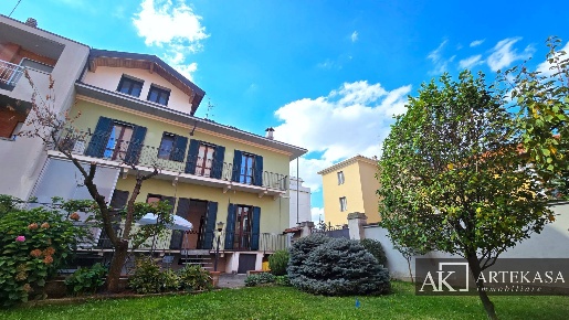Foto Appartamento in Via Gaggini, Novara Bicocca di 195 m² con 5 locali