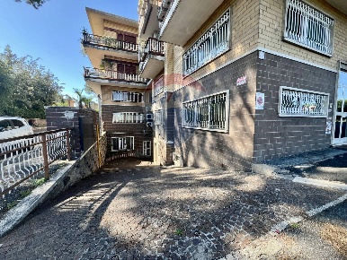 Foto Box in Via Giuseppe Failla, Roma Mostacciano di 24 m² con 1 locali