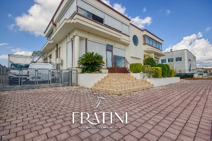 Foto Magazzino in Via Blaise Pascal, Sant'Egidio alla Vibrata Trenta Vi'