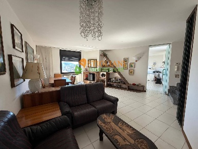 Foto Appartamento in Via Mazzini, Campobasso Centro di 160 m² con 5 locali